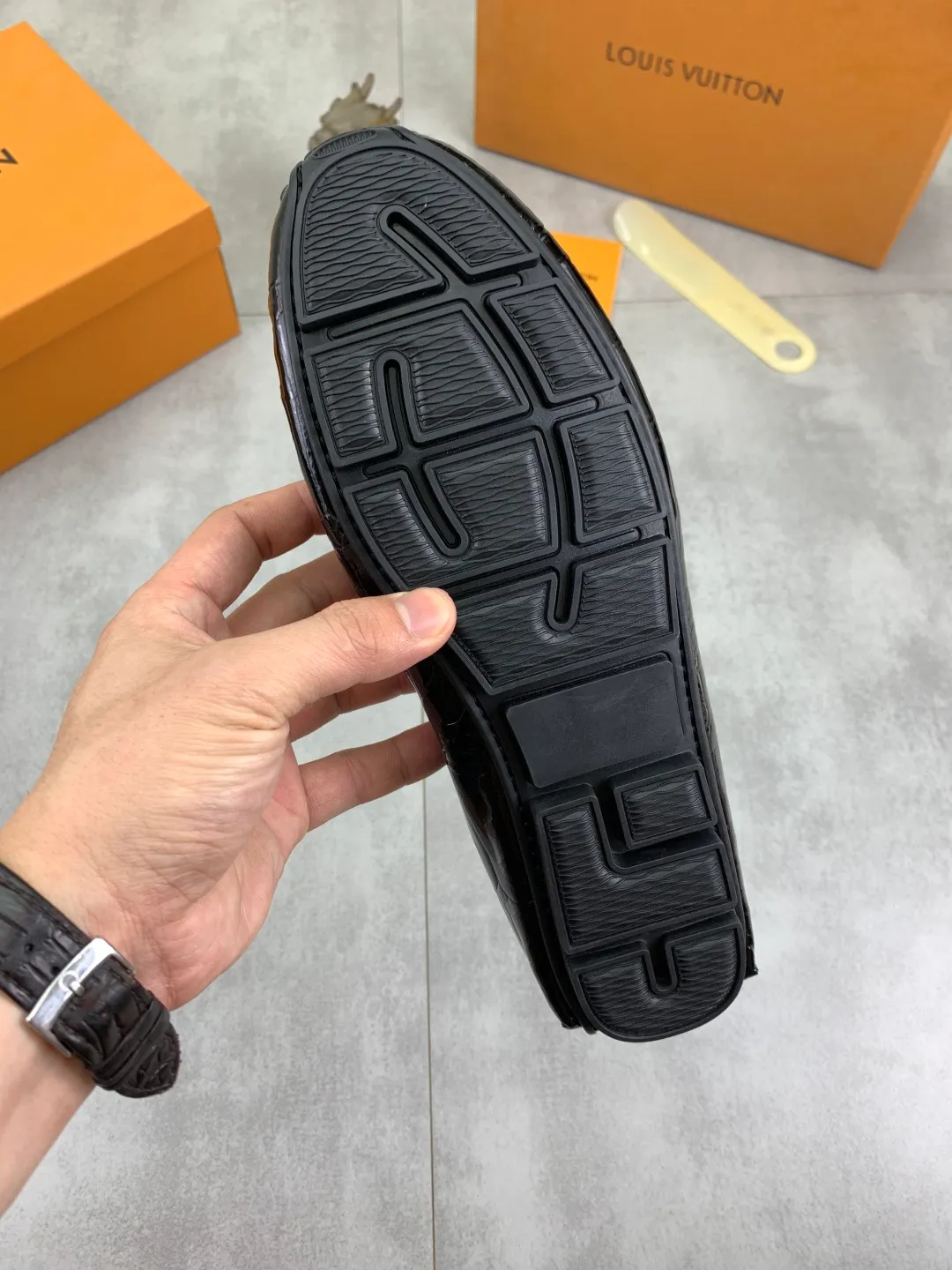 Men's men's shoes 💰P360💰【New style】🆘 🔥🆕【Louis Vuitton】LV Hong Kong high-quality beanie shoes. Loaf style for lazy people. This fabric is made of 🇮🇹 imported Italian first-layer cowhide➕full first-layer pigskin lining. The lining is more high-end. The original non-slip and wear-resistant rubber outsole is the only choice for driving. Size: 38-45. 4️⃣colors available.